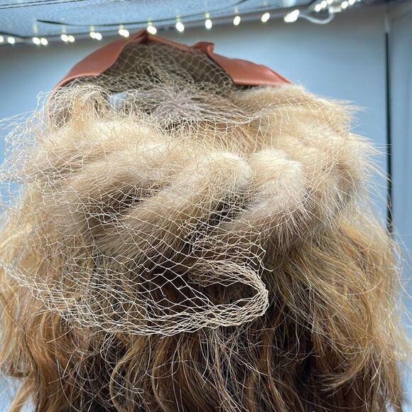 Vintage 1960’s tan  Mink pill box Champagne satin ribbon with veil cage - Picture 2 of 8